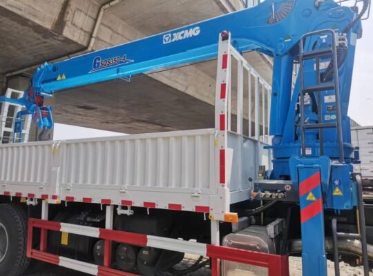 CAMIONS GRUE SINOTRUK AVEC XCMG