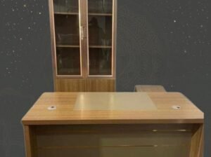 Table de bureau plus armoire complet M5