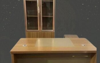 Table de bureau plus armoire complet M5