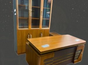 Table de bureau plus armoire complet M6