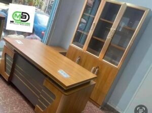 Table de bureau plus armoire complet