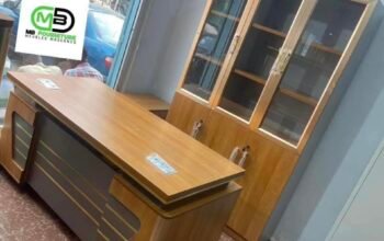 Table de bureau plus armoire complet