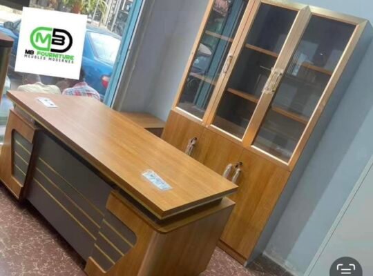 Table de bureau plus armoire complet