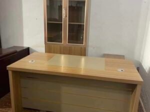Table de bureau plus armoire complet M1