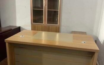 Table de bureau plus armoire complet M1