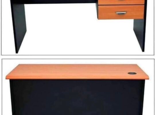 Table de bureau standard