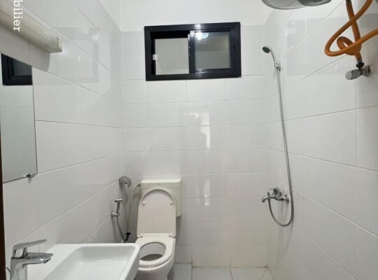 Triplex en location pour activité professionnelle.